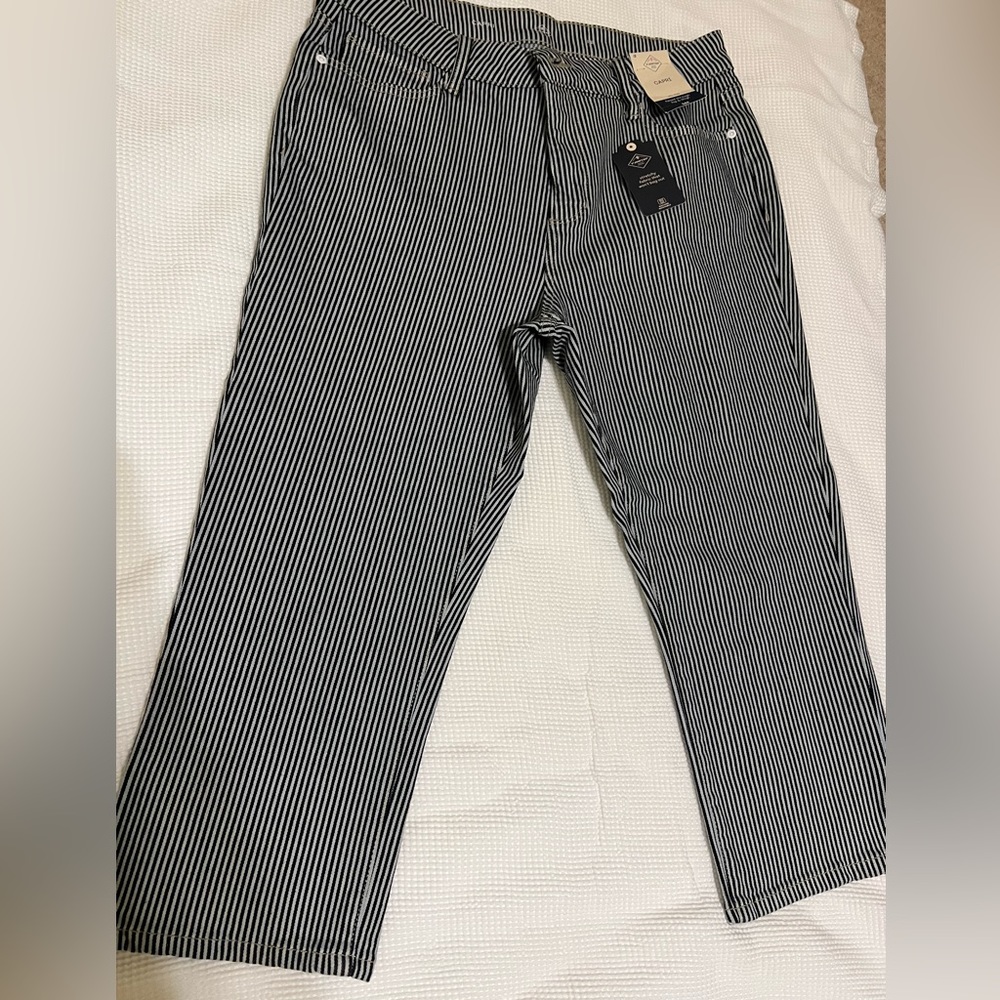 St John Bay Black and White Capris
